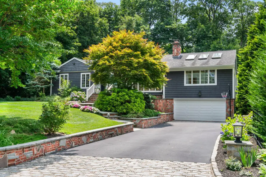 32 Hennessey Drive, Huntington, NY 11743 - Image #2