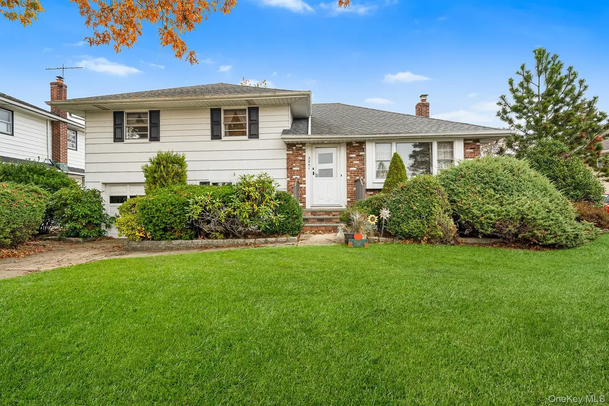 3651 Woodbridge Lane N, Wantagh, NY 11793 - Image #1