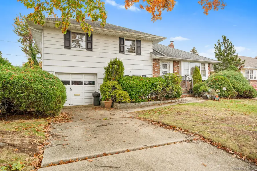 3651 Woodbridge Lane N, Wantagh, NY 11793 - Image #2