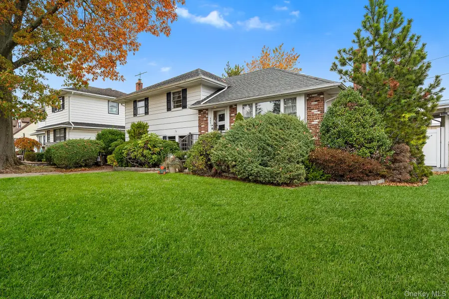 3651 Woodbridge Lane N, Wantagh, NY 11793 - Image #3