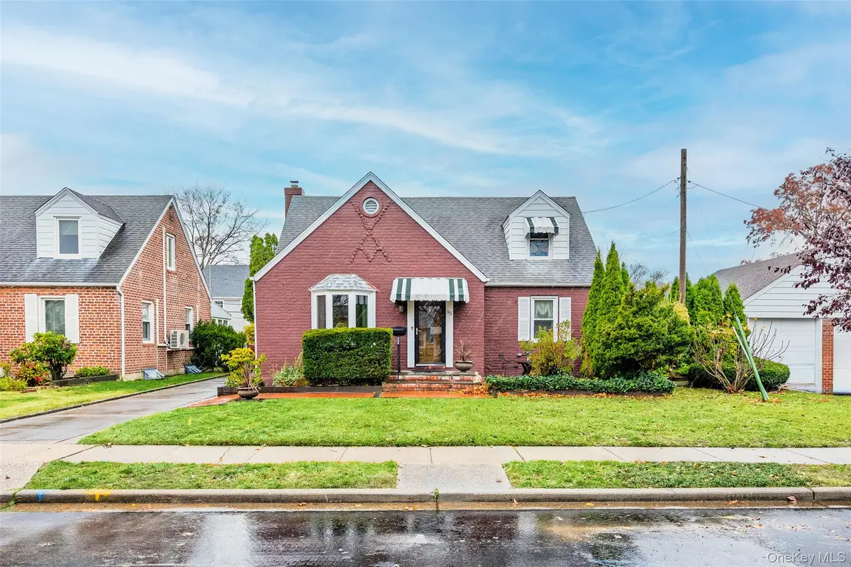 35 Lipton Lane, Williston Park, NY 11596 - Image #1