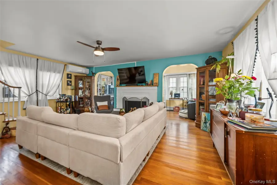 11245 178th Street, Addisleigh Park, NY 11433 - Image #3