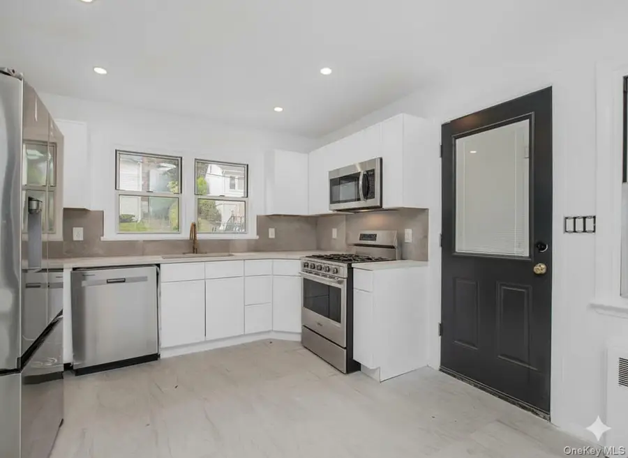 25 Linn ( Aka 183 Putnam Avenue), Yonkers, NY 10705 - Image #2