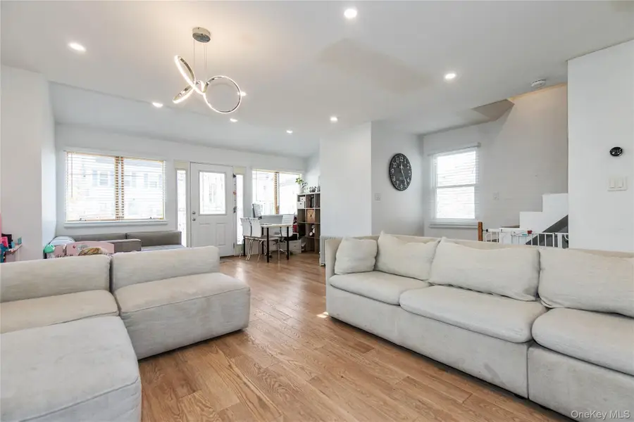 34 Avondale Street, Valley Stream, NY 11581 - Image #3