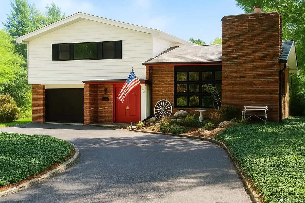 256 Schenck Avenue, Great Neck, NY 11021 - Image #1