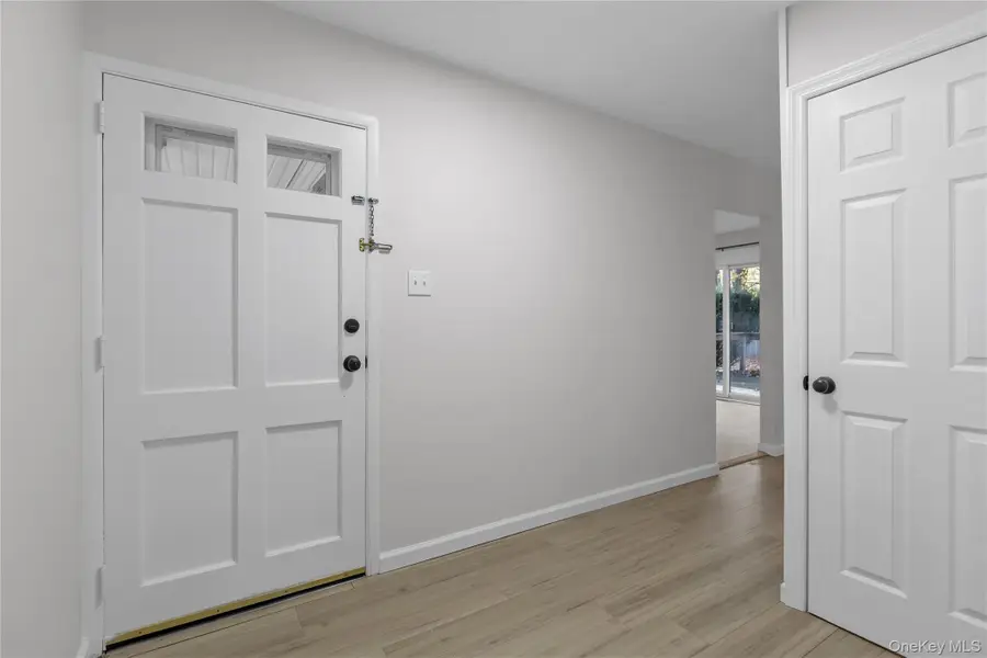 4 Hillsdale Lane, Coram, NY 11727 - Image #2