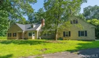 19 E Gate Road, Lloyd Harbor, NY 11743