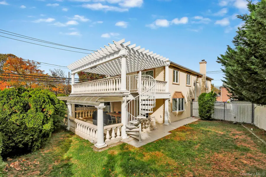 330 Bayville Avenue, Bayville, NY 11709 - Image #3