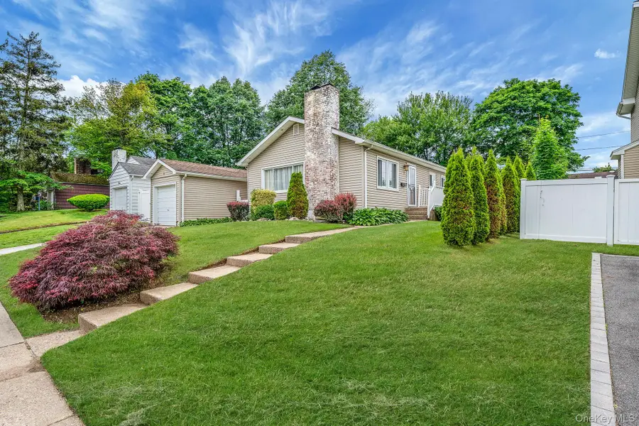 5 Willets Drive, Syosset, NY 11791 - Image #2