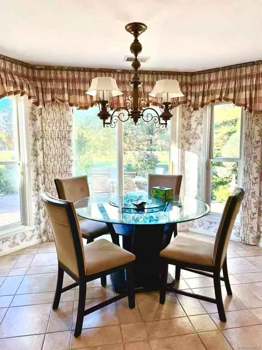 153 Country Club Drive, Commack, NY 11725 - Image #3