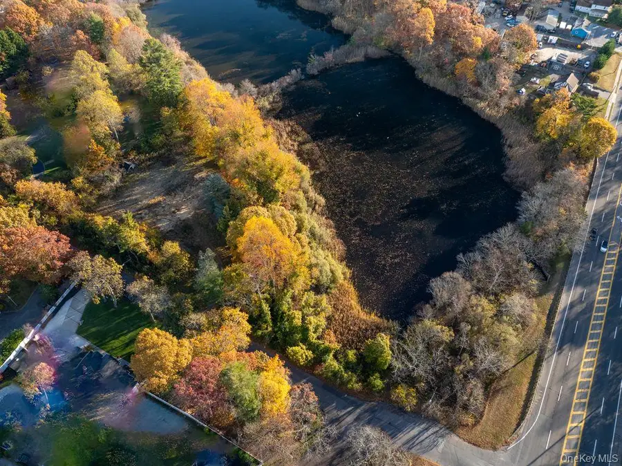 81 Old Broadway Avenue, Sayville, NY 11782 - Image #3