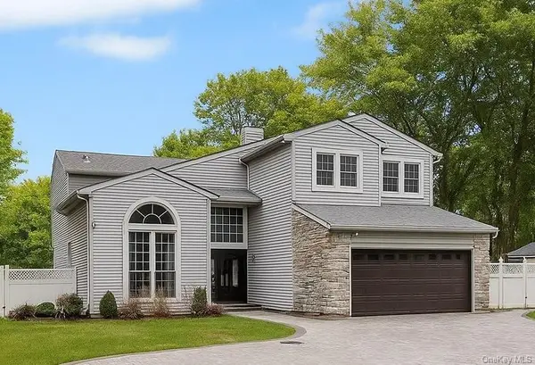 7 Sweet Briar Path, Lake Grove, NY 11755