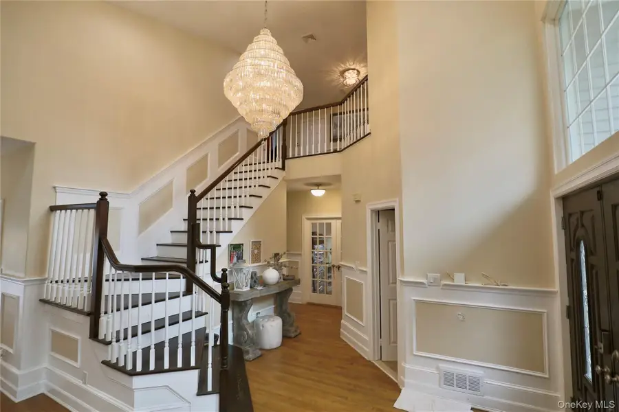 7 Sweet Briar Path, Lake Grove, NY 11755 - Image #2