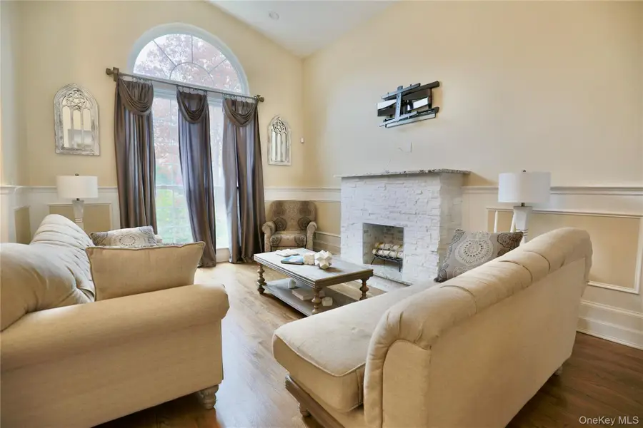 7 Sweet Briar Path, Lake Grove, NY 11755 - Image #3