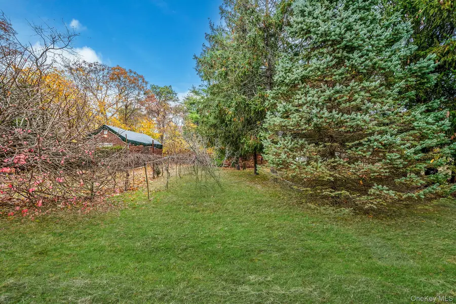 85 Hawthorne Street, Selden, NY 11784 - Image #3