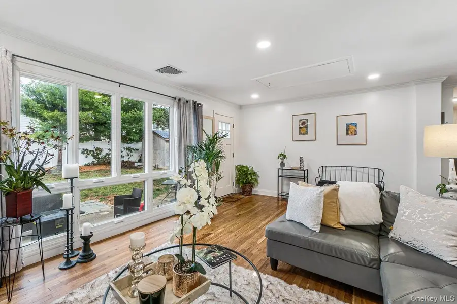 5 Terry Lane, Plainview, NY 11803 - Image #2