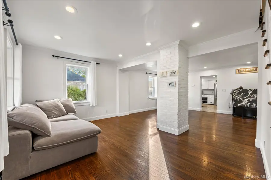 9 Hillside Avenue, Glen Head, NY 11545 - Image #3