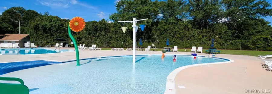 10 Aspen Court, Coram, NY 11727 - Image #2