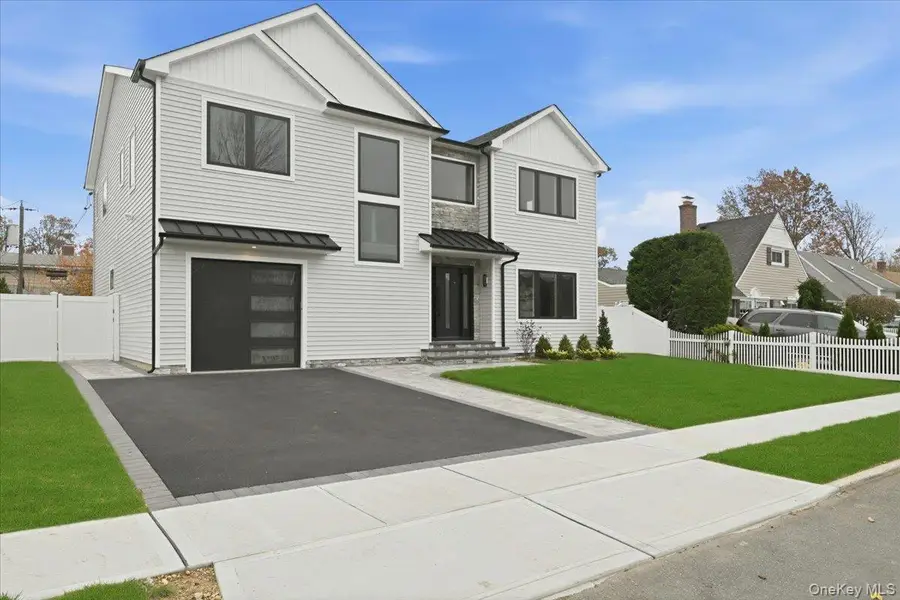 39 Cobalt Lane, Westbury, NY 11590 - Image #2