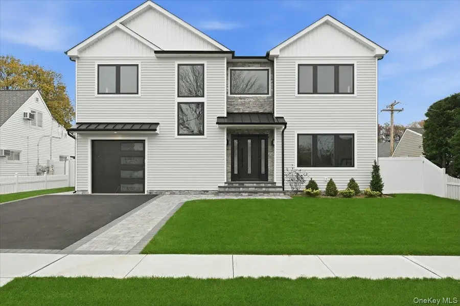 39 Cobalt Lane, Westbury, NY 11590 - Image #3