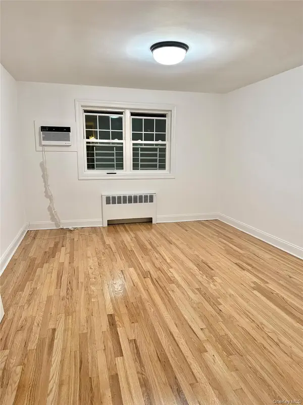 22406 Springfield Boulevard #7815 B, Oakland Gardens, NY 11364