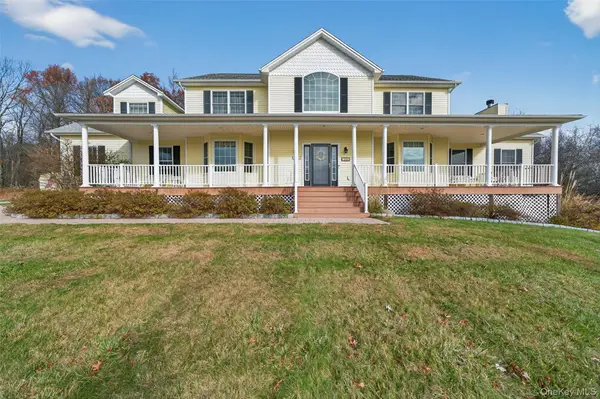 106 Fox Hill Run, Rock Tavern, NY 12575