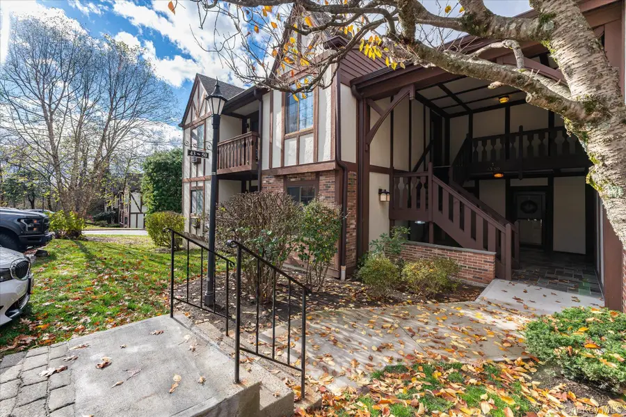 43 Foxwood Circle, Mount Kisco, NY 10549 - Image #3