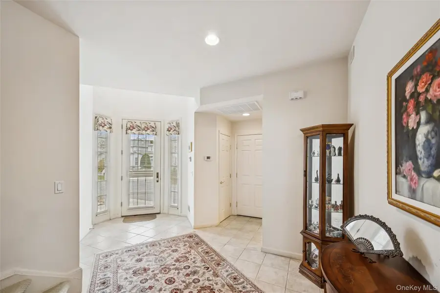 652 Balfour Place, Melville, NY 11747 - Image #3