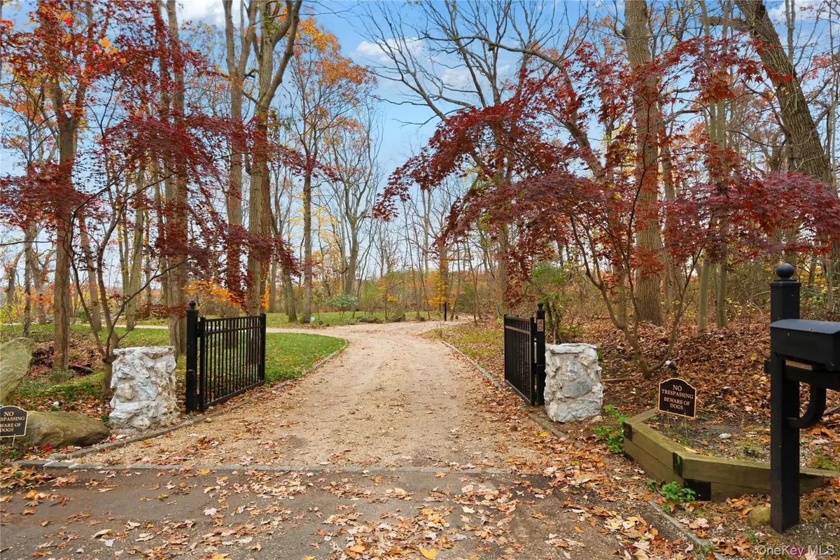 40 W View Drive, Upper Brookville, NY 11771 - Image #1