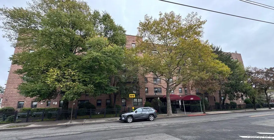 131-11 Kew Gardens Road #2M, Richmond Hill, NY 11418 - Image #2