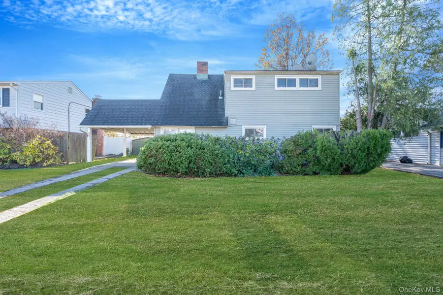 231 Blacksmith Road S, Levittown, NY 11756 - Image #2