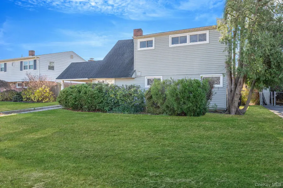 231 Blacksmith Road S, Levittown, NY 11756 - Image #3