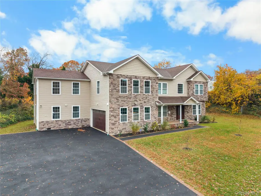 4 Coventry Court, Wheatley Heights, NY 11798 - Image #2