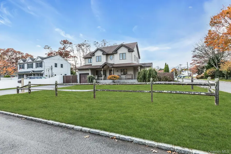 94 Pequot Lane, East Islip, NY 11730 - Image #3