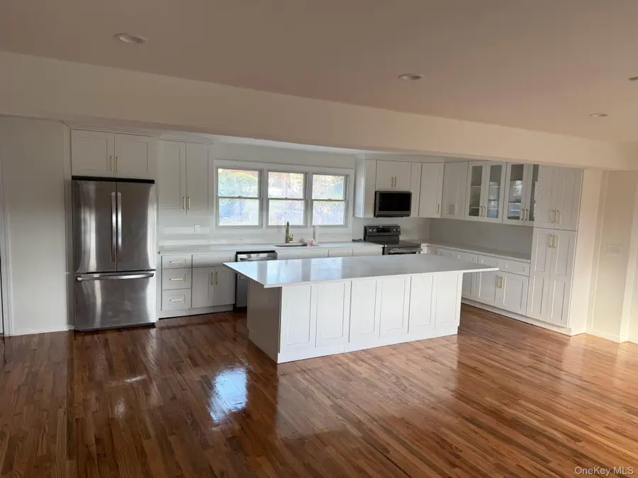 751 Centerwood Street, West Babylon, NY 11704 - Image #2