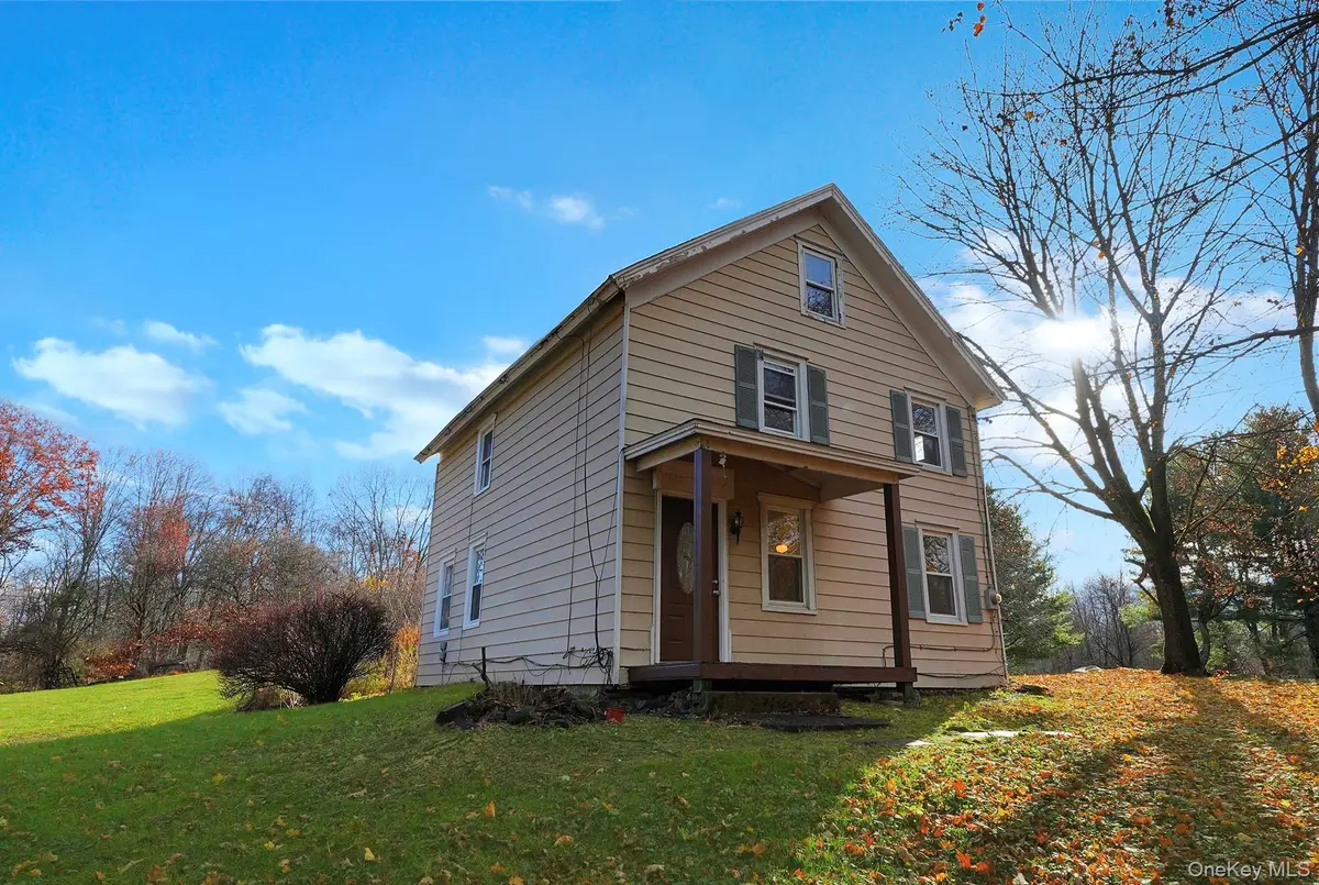 284 S Quaker Lane, Hyde Park, NY 12538 - Image #1