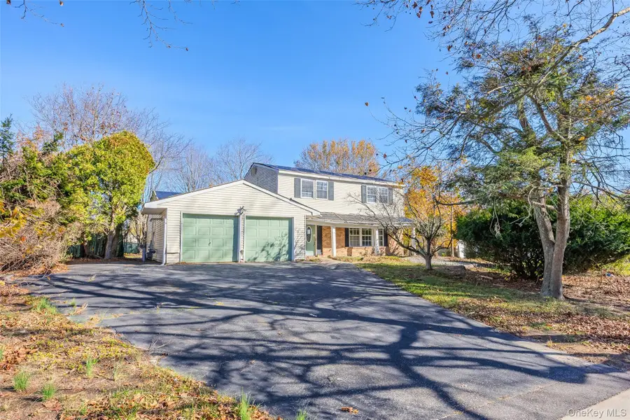 25 Crater Lake Drive, Coram, NY 11727 - Image #2