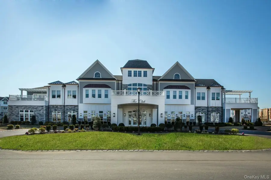 18304 Aspenwood Drive #239, Plainview, NY 11803 - Image #2