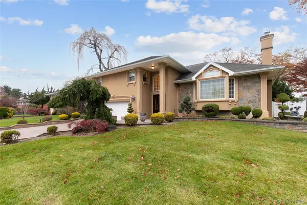 188 Rhododendron, Westbury, NY 11590