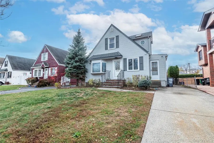 7836 271st Street, New Hyde Park, NY 11040 - Image #2