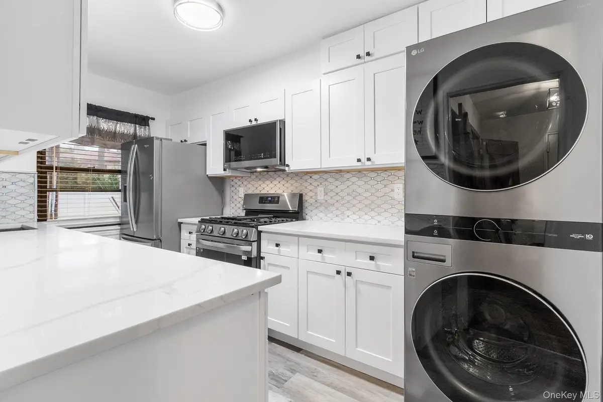 1209 E Broadway #D15, Hewlett, NY 11557 - Image #1