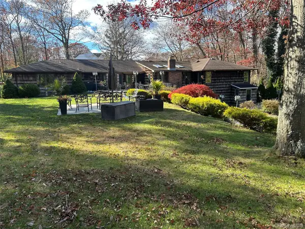 3 Pewter Place, Dix Hills, NY 11746