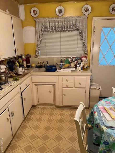 372 Woodbridge Lane, Jericho, NY 11753 - Image #2