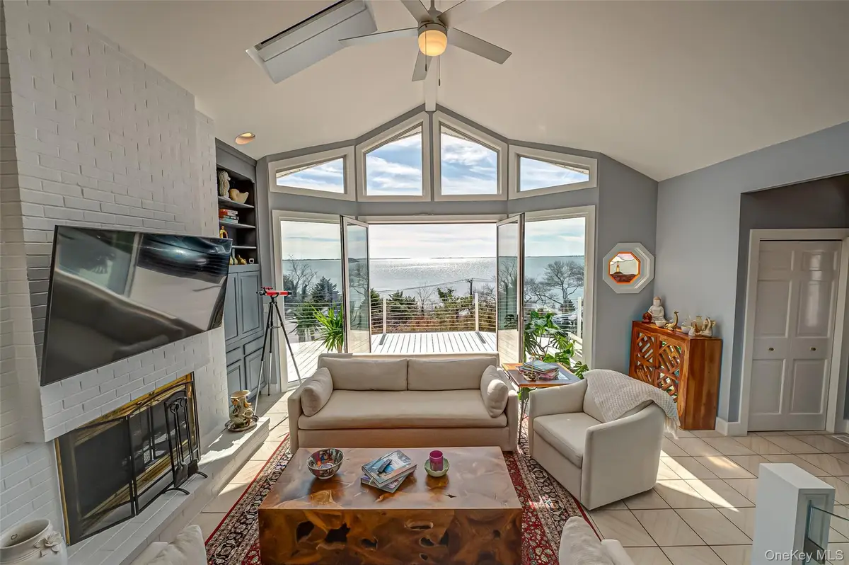 321 E Montauk Highway, Hampton Bays, NY 11946 - Image #1