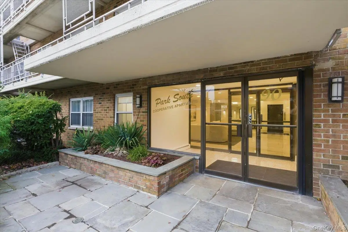 90 S Park Avenue #B2, Rockville Centre, NY 11570 - Image #1