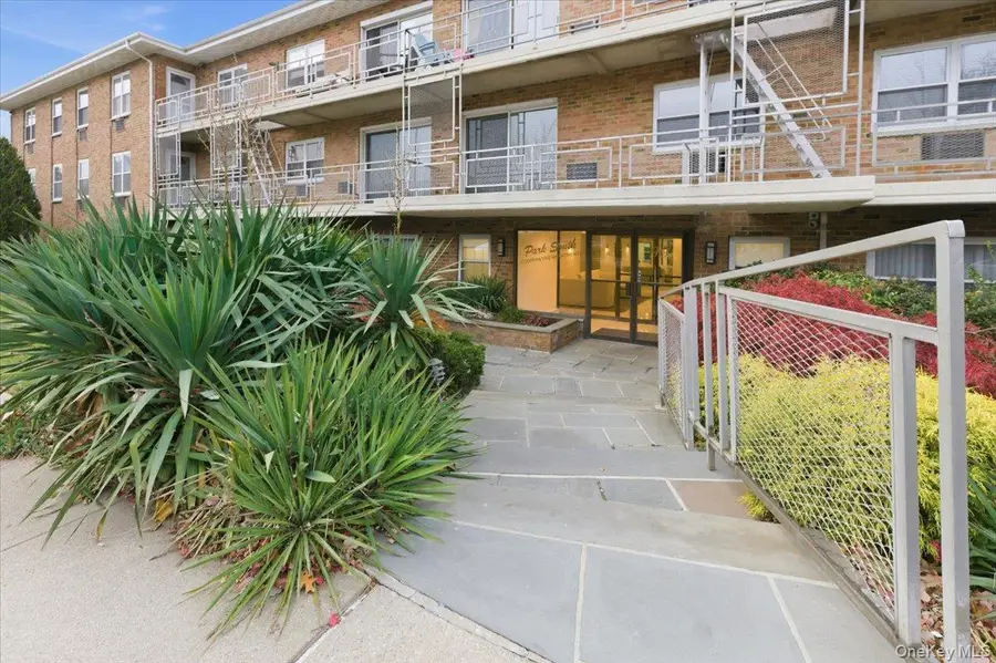 90 S Park Avenue #B2, Rockville Centre, NY 11570 - Image #2