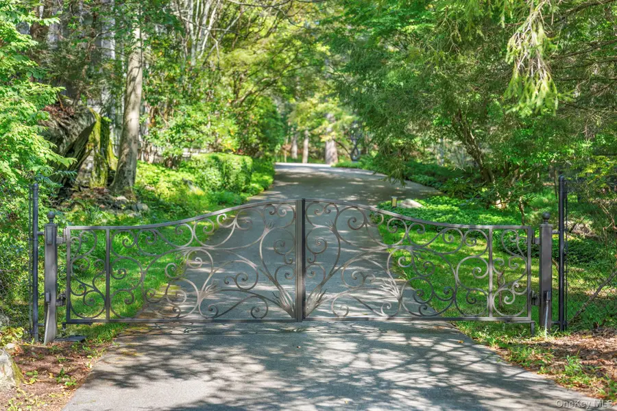 35 Neustadt Lane, Chappaqua, NY 10514 - Image #2