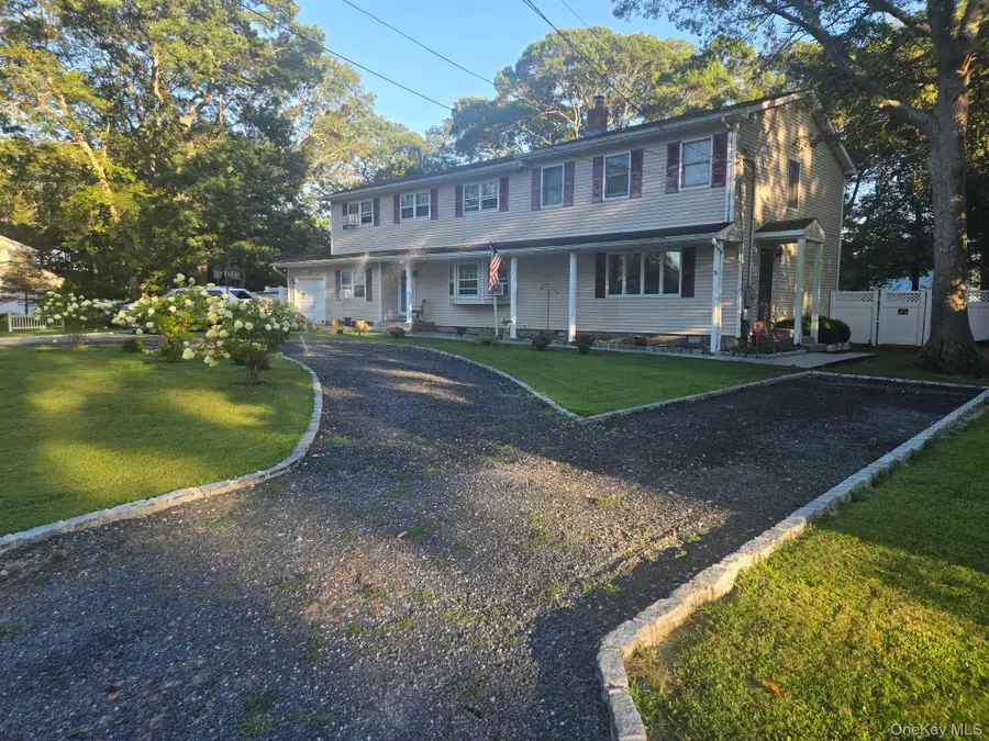 10 Maria Court, Holbrook, NY 11741 - Image #2