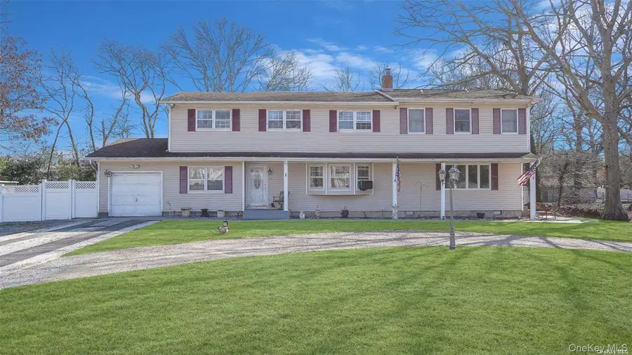 10 Maria Court, Holbrook, NY 11741 - Image #3