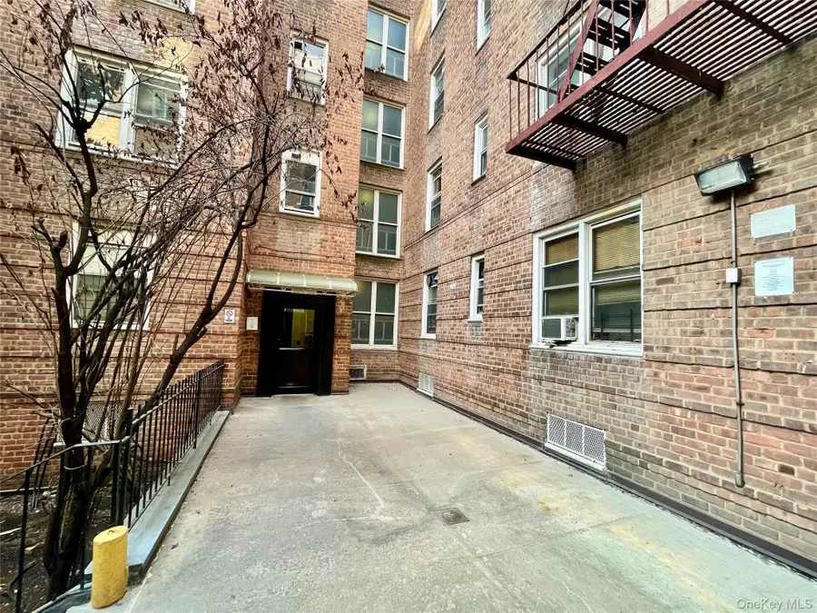 134-33 Blossom Ave Blossom Avenue #3B, Flushing, NY 11355 - Image #2